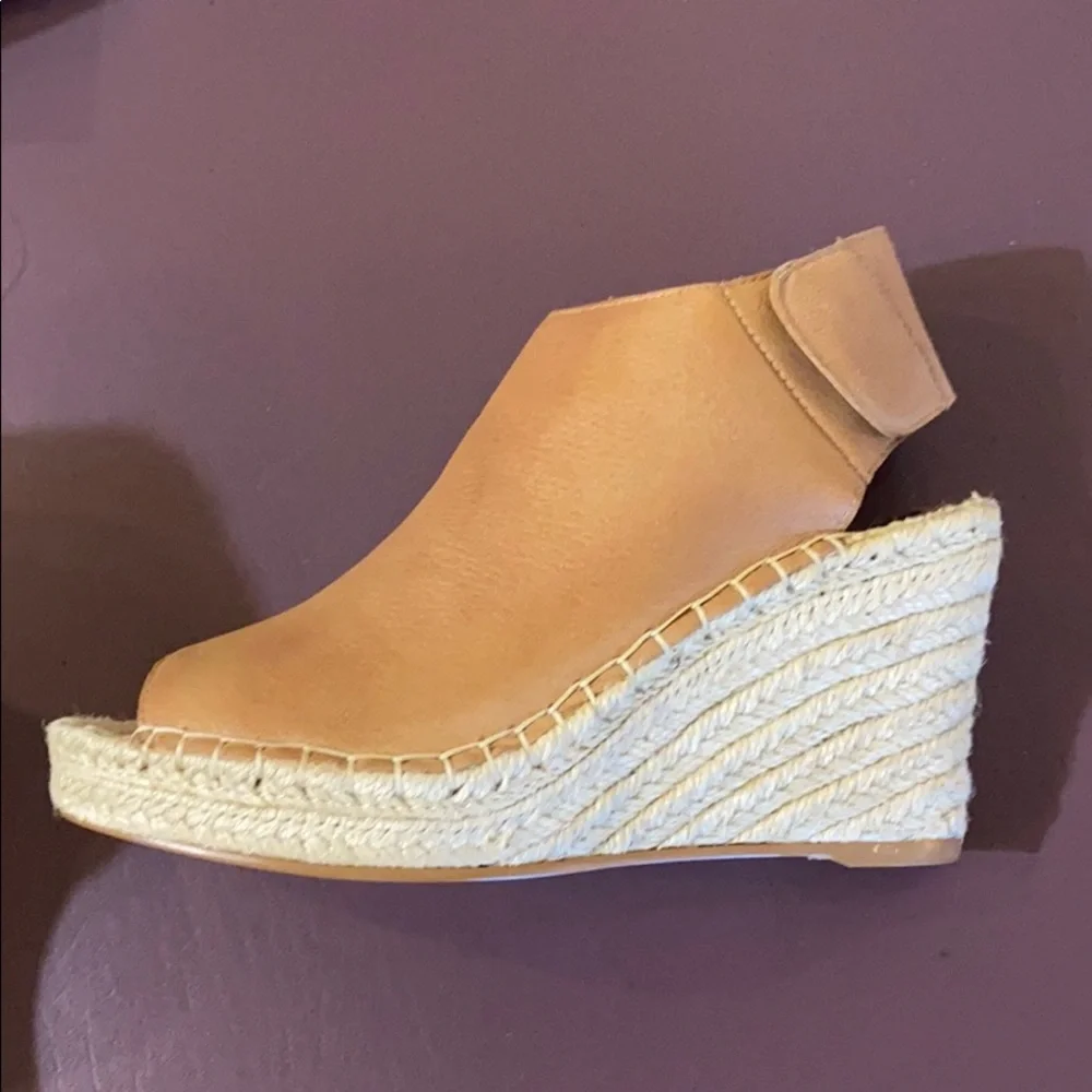NWOB Steven by Steve Madden Starryy Wedge Sandal US6